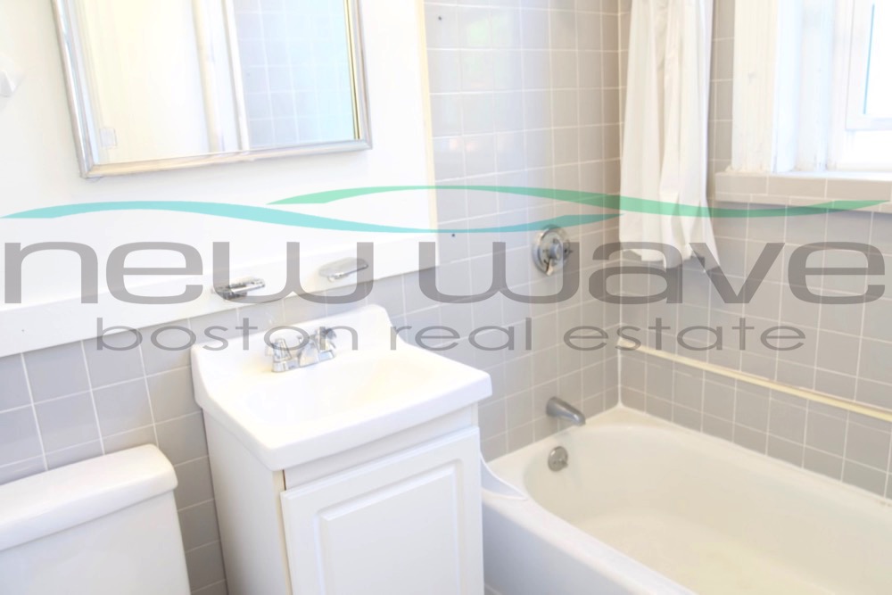 14 Palace Rd, Longwood