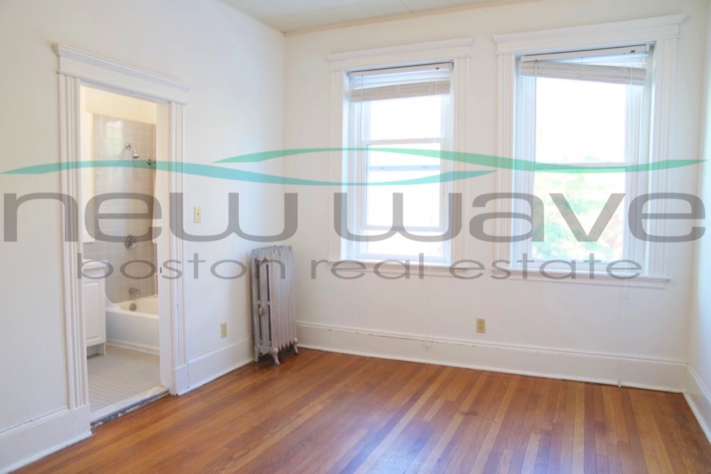 14 Palace Rd, Longwood