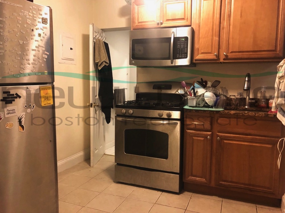 2 bed, 1 bath apartment for rent at 51 Phillips St Unit 2, Beacon Hill — photo 2 of 5