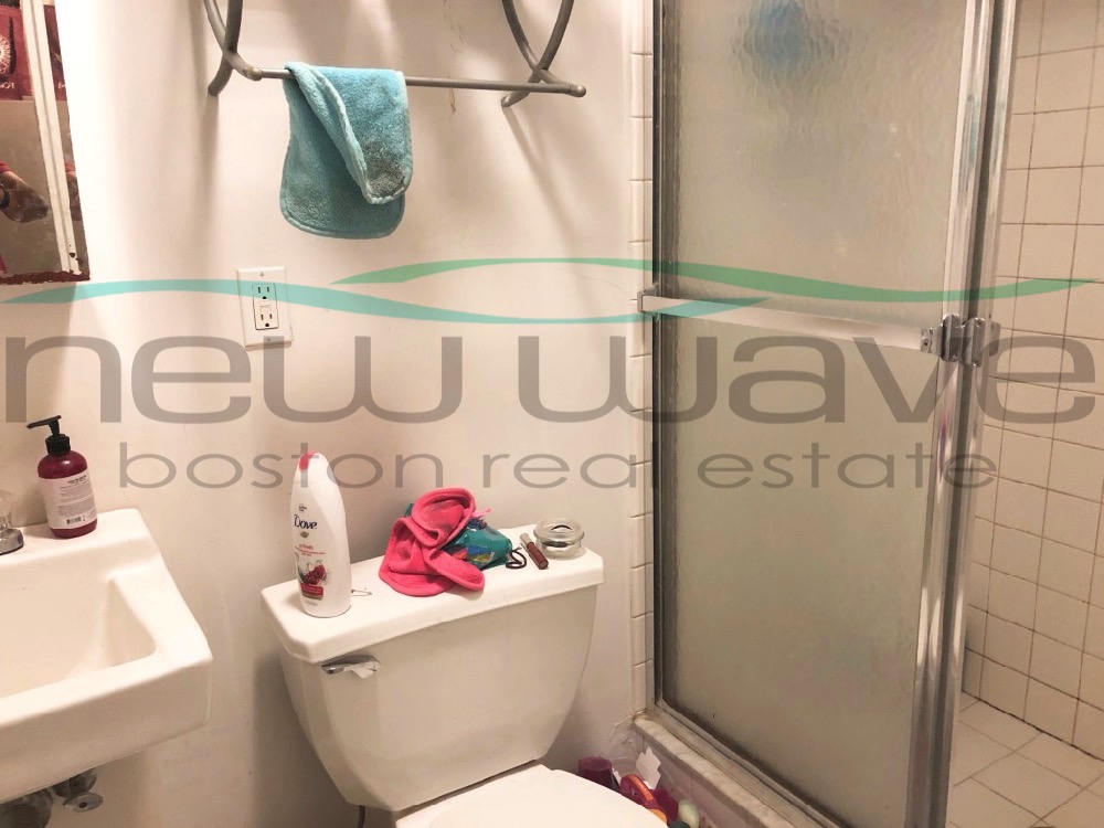 2 bed, 1 bath apartment for rent at 51 Phillips St Unit 2, Beacon Hill — photo 4 of 5