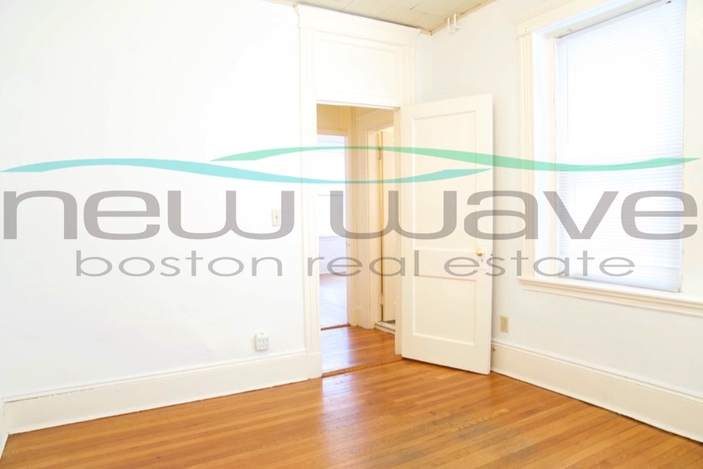 14 Palace Rd, Fenway