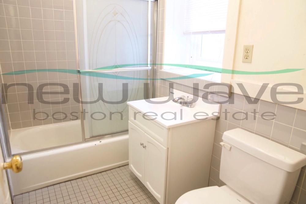 14 Palace Rd, Fenway