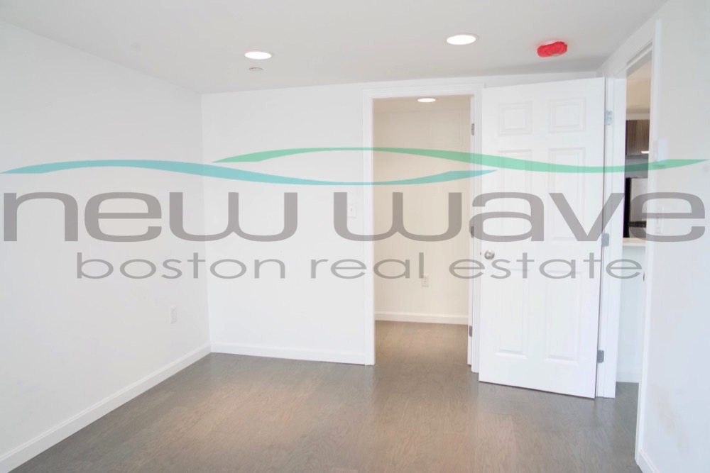 100 Queensberry St, Fenway