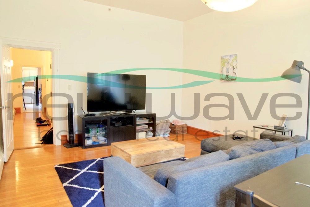 269 Newbury St, Back Bay