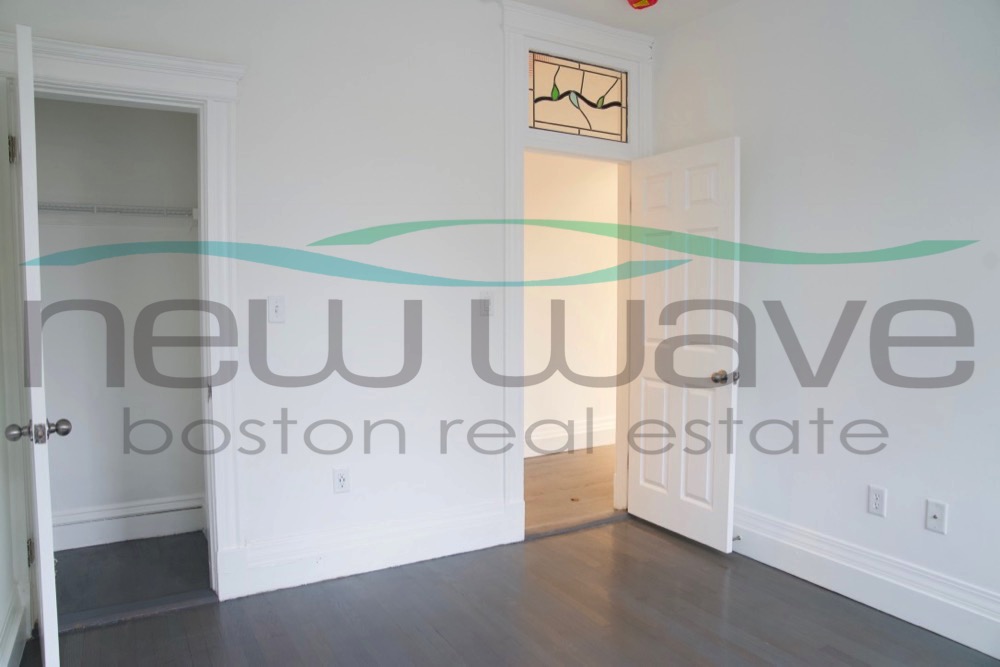 102 Queensberry St, Fenway