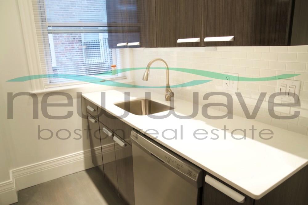 102 Queensberry St, Fenway