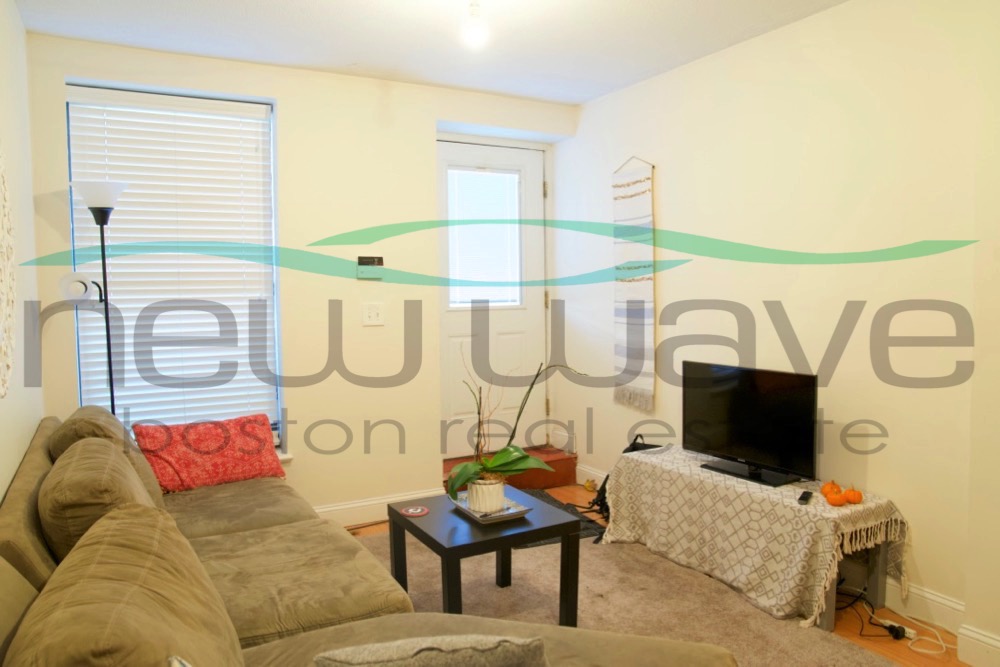 841 Parker St, Mission Hill