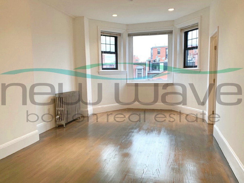 270 Newbury St, Back Bay