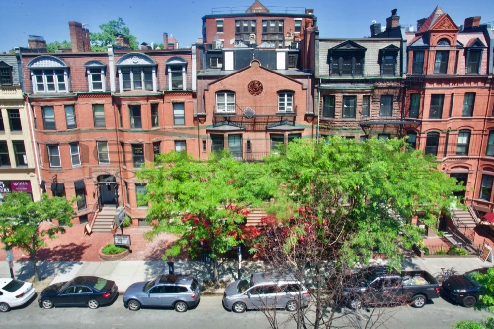 270 Newbury St, Back Bay