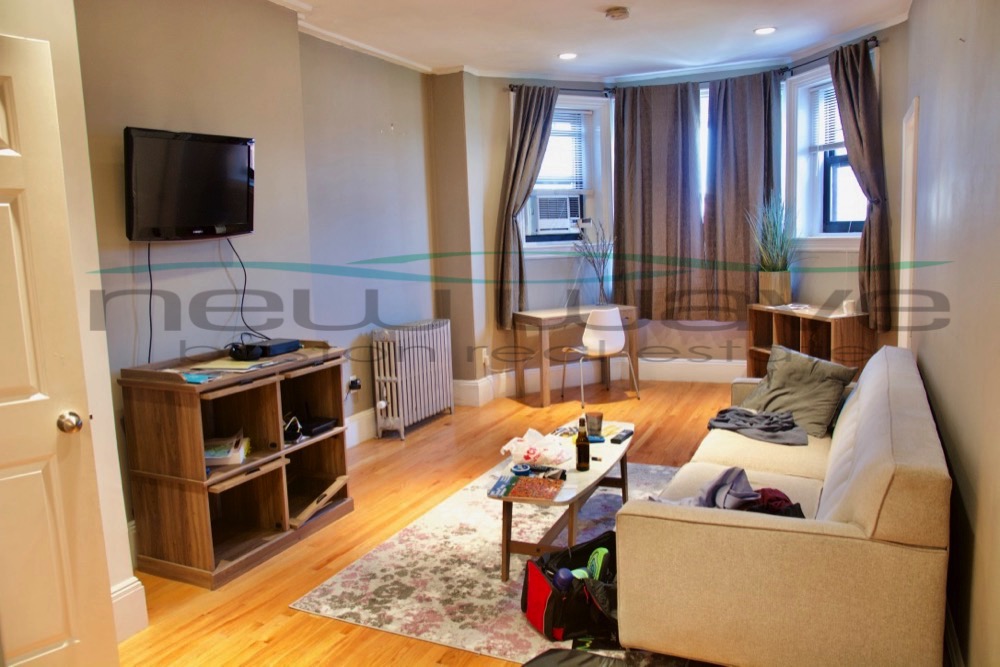 270 Newbury St, Back Bay