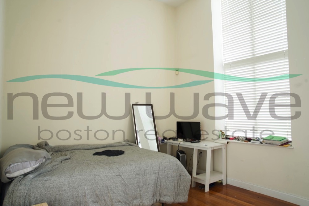 841 Parker St, Mission Hill