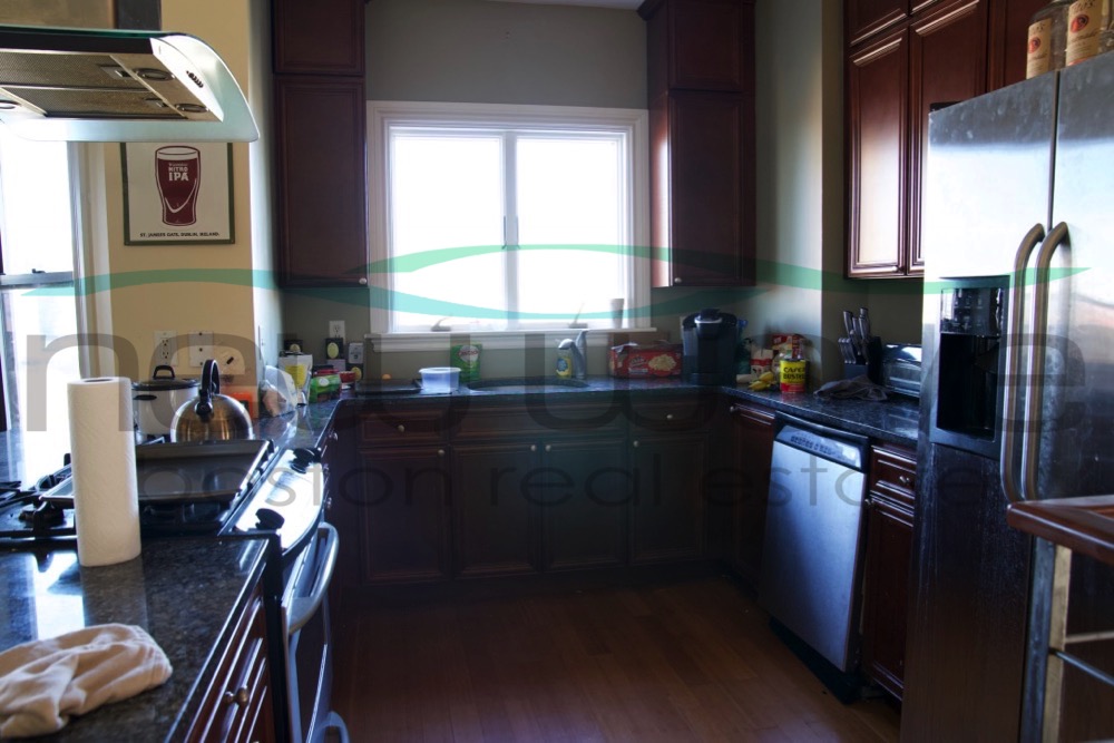 176 Hillside St, Mission Hill