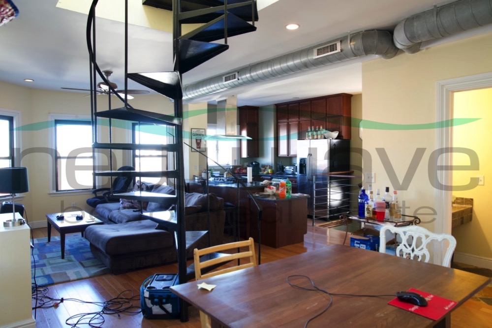 176 Hillside St, Mission Hill