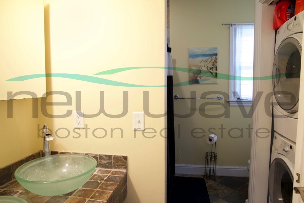 176 Hillside St, Mission Hill