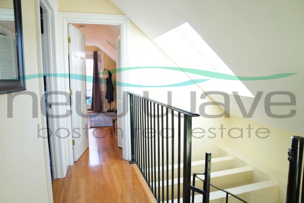 176 Hillside St, Mission Hill