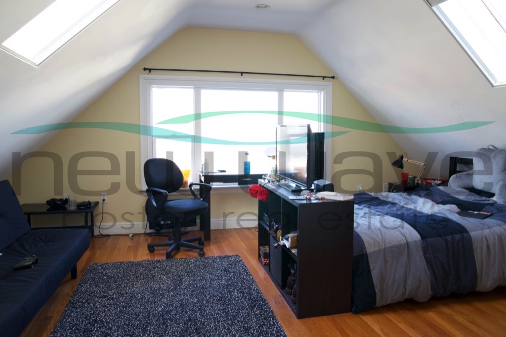 176 Hillside St, Mission Hill