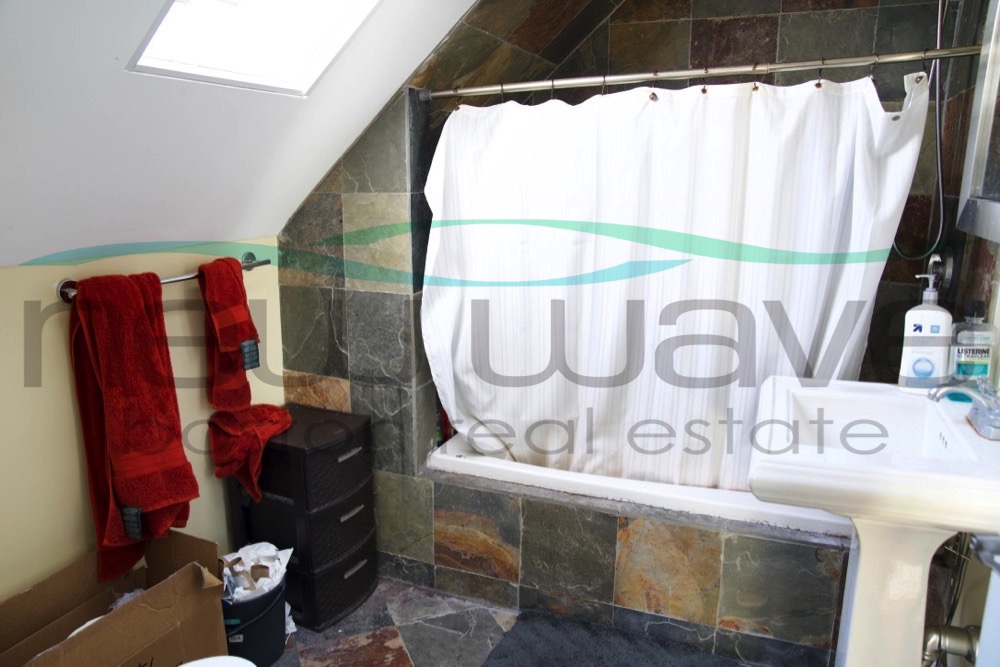 176 Hillside St, Mission Hill