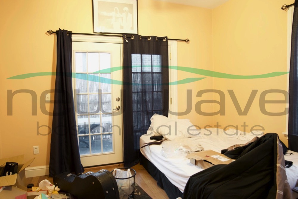 176 Hillside St, Mission Hill