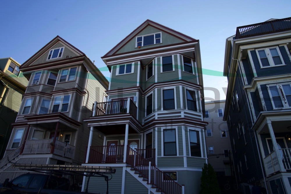 176 Hillside St, Mission Hill