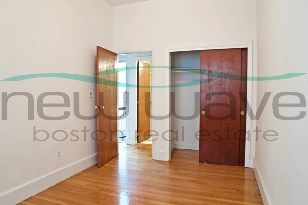 289 Newbury St, Back Bay