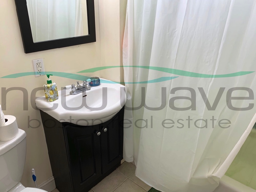 20 Lawn St, Mission Hill