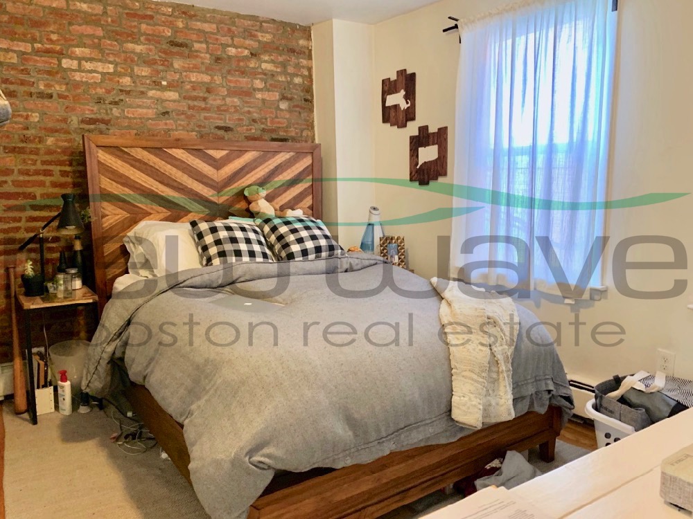 1 bed, 1 bath apartment for rent at 4 Greenwich St Unit 1, Roxbury — photo 4 of 7