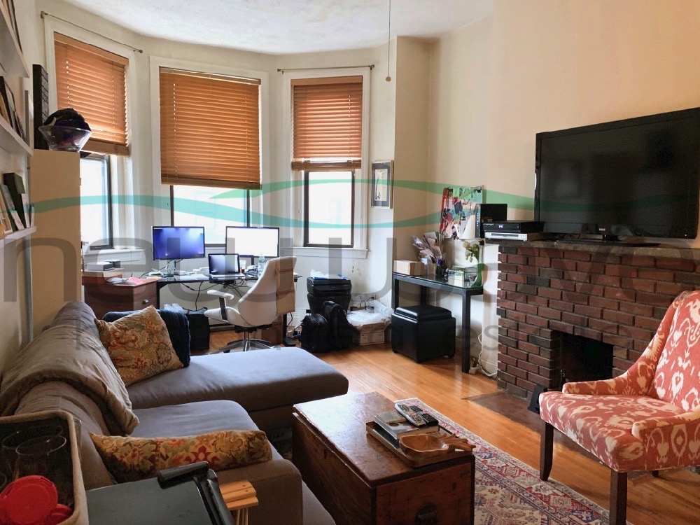 1 bed, 1 bath apartment for rent at 33 Gloucester St Unit 4, Back Bay — photo 1 of 8