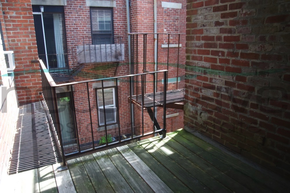 390 Riverway, Fenway