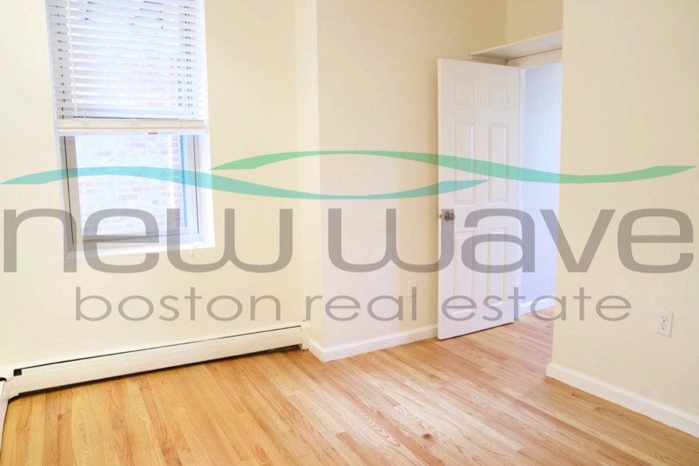 390 Riverway, Fenway