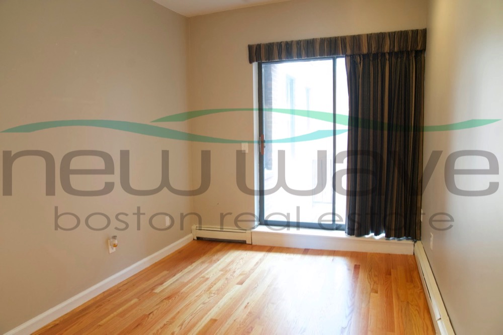 390 Riverway, Fenway