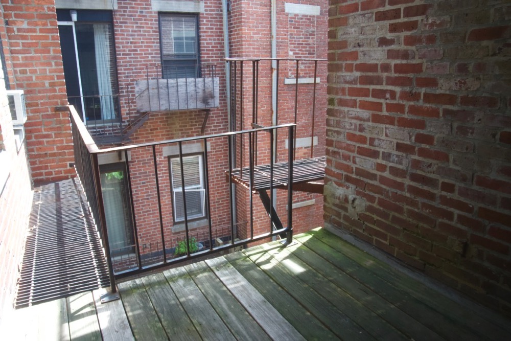 390 Riverway, Fenway