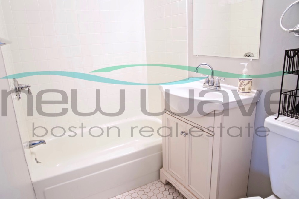 206 Commonwealth Ave, Back Bay