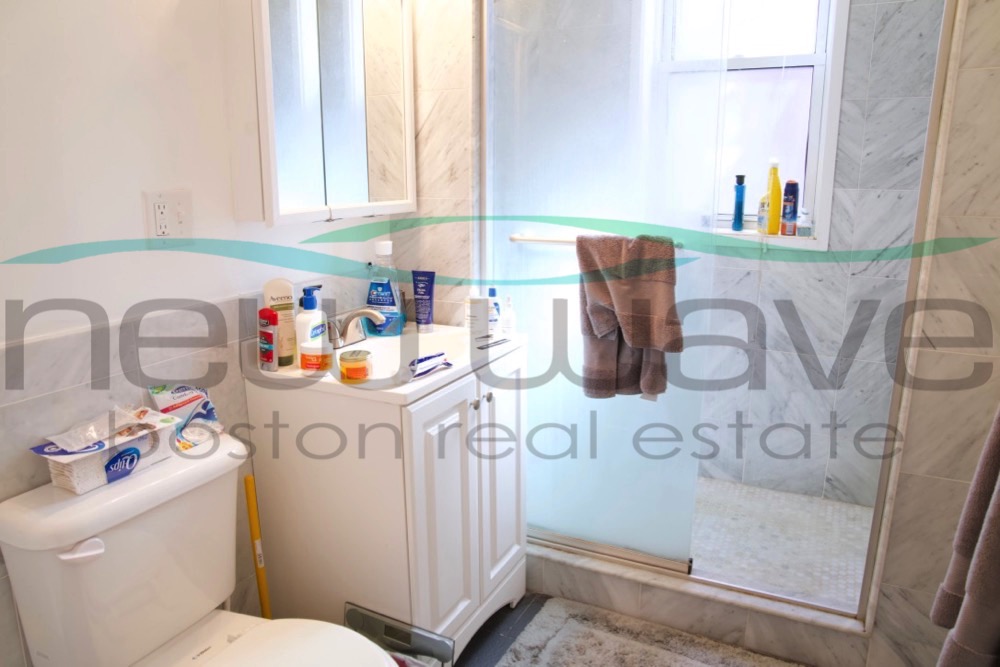 106 Queensberry St, Fenway