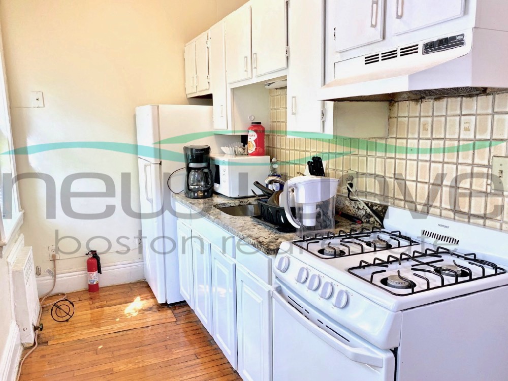 1 bed, 1 bath apartment for rent at 58 Queensberry St Unit 4, Fenway — photo 2 of 5