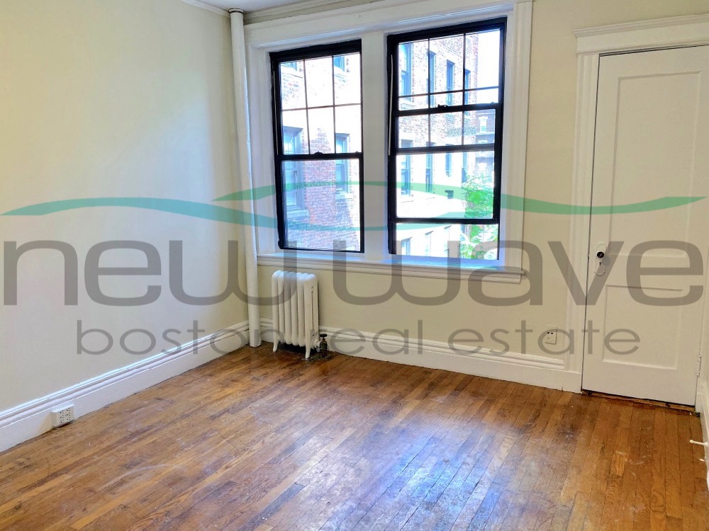 3 bed, 1 bath apartment for rent at 58 Queensberry St Unit 6, Fenway — photo 2 of 8