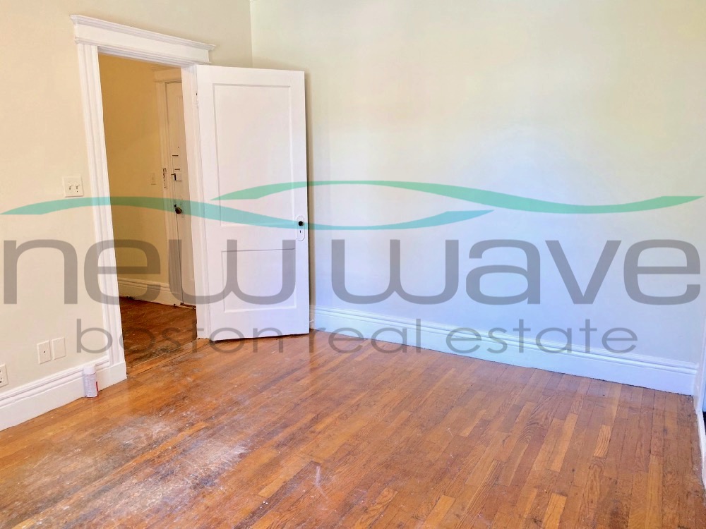 3 bed, 1 bath apartment for rent at 58 Queensberry St Unit 6, Fenway — photo 5 of 8