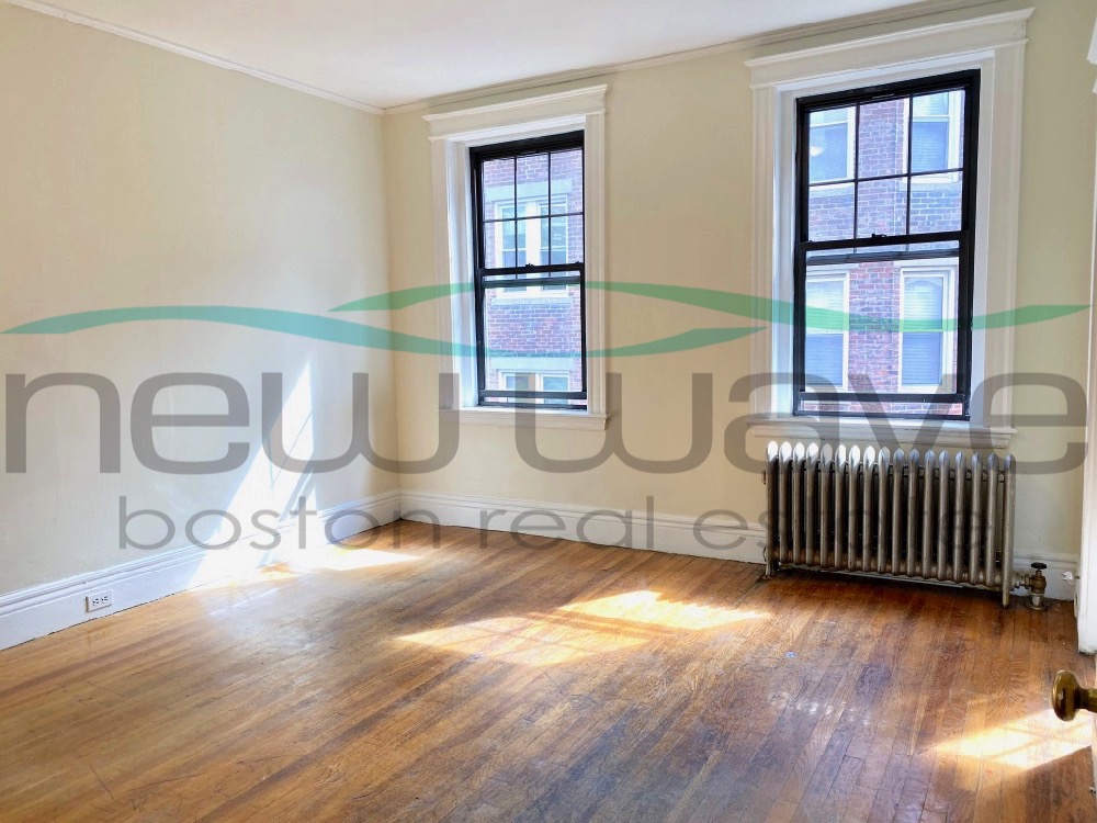 3 bed, 1 bath apartment for rent at 58 Queensberry St Unit 6, Fenway — photo 1 of 8