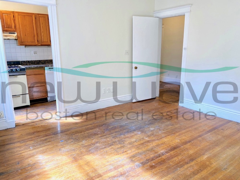 3 bed, 1 bath apartment for rent at 58 Queensberry St Unit 6, Fenway — photo 4 of 8