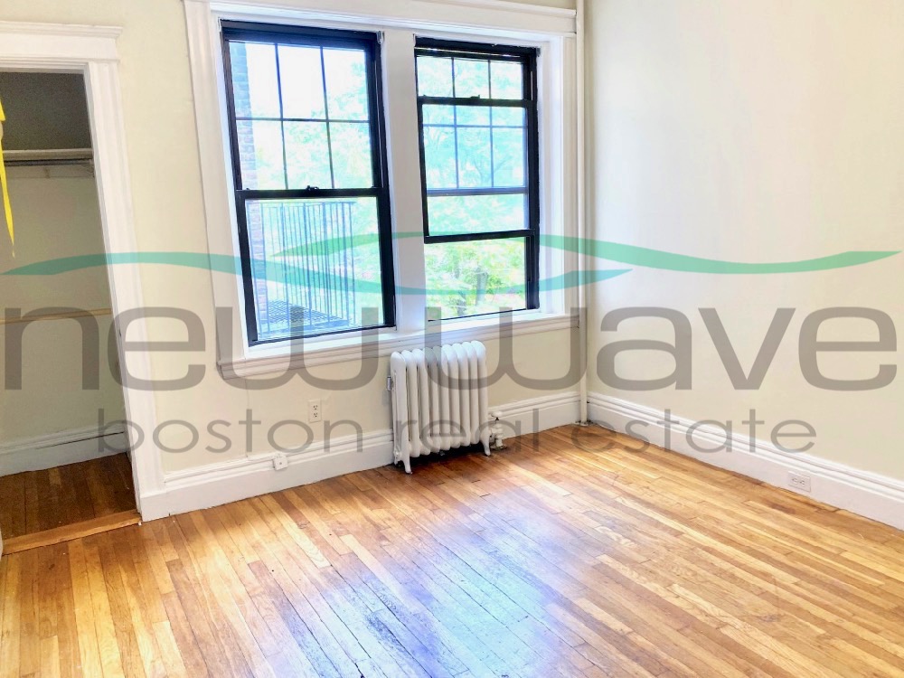 58 Queensberry St, Fenway