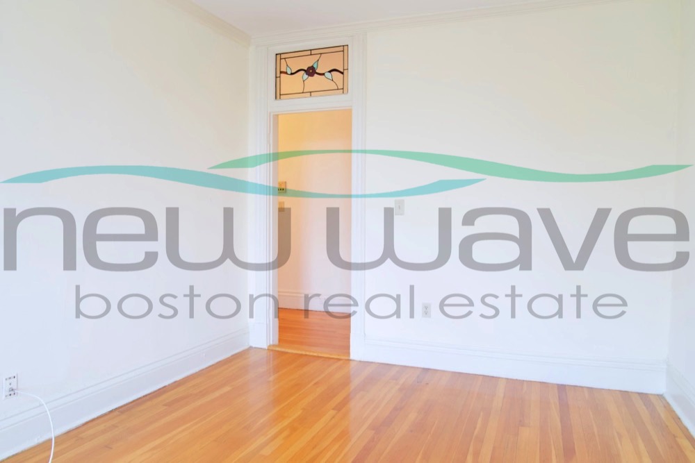 102 Queensberry St, Fenway