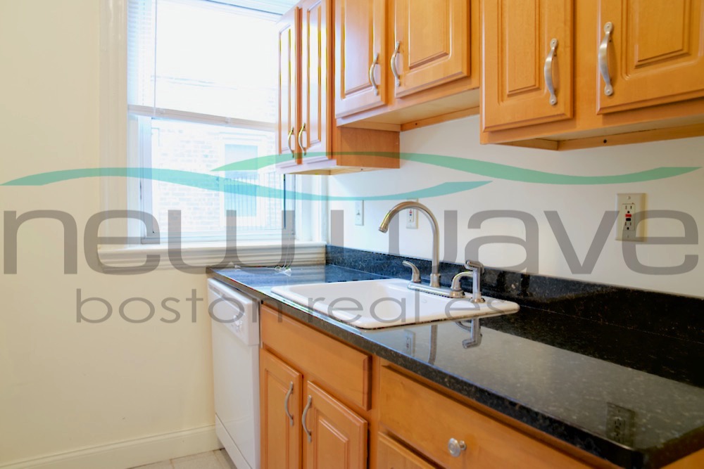 102 Queensberry St, Fenway