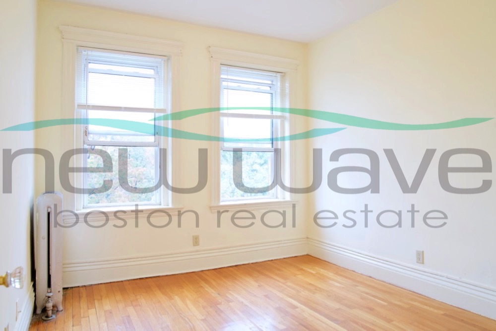 102 Queensberry St, Fenway