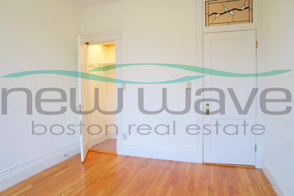 102 Queensberry St, Fenway