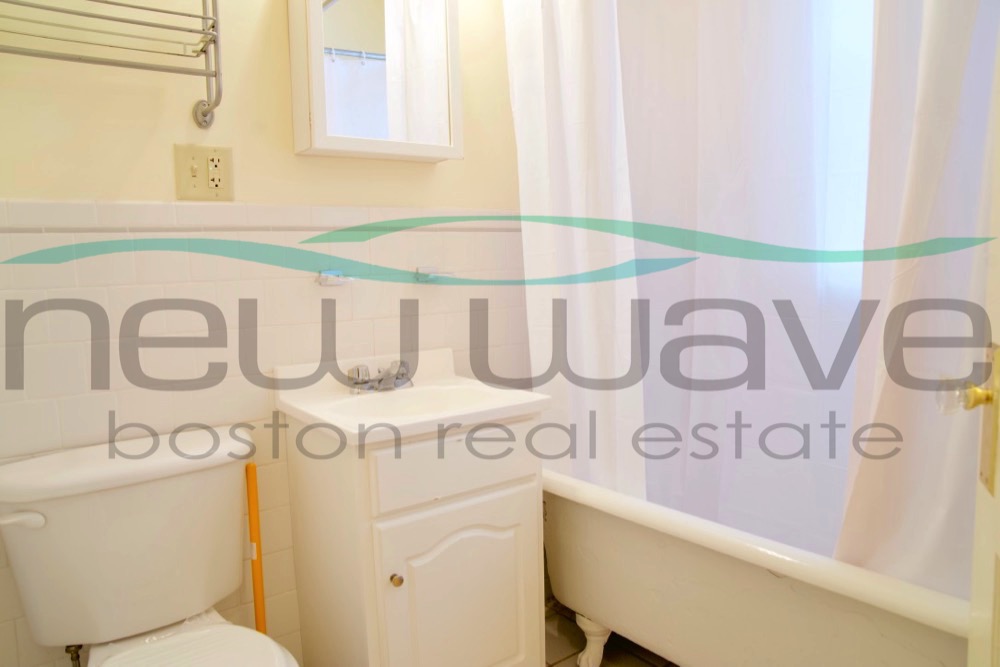 102 Queensberry St, Fenway