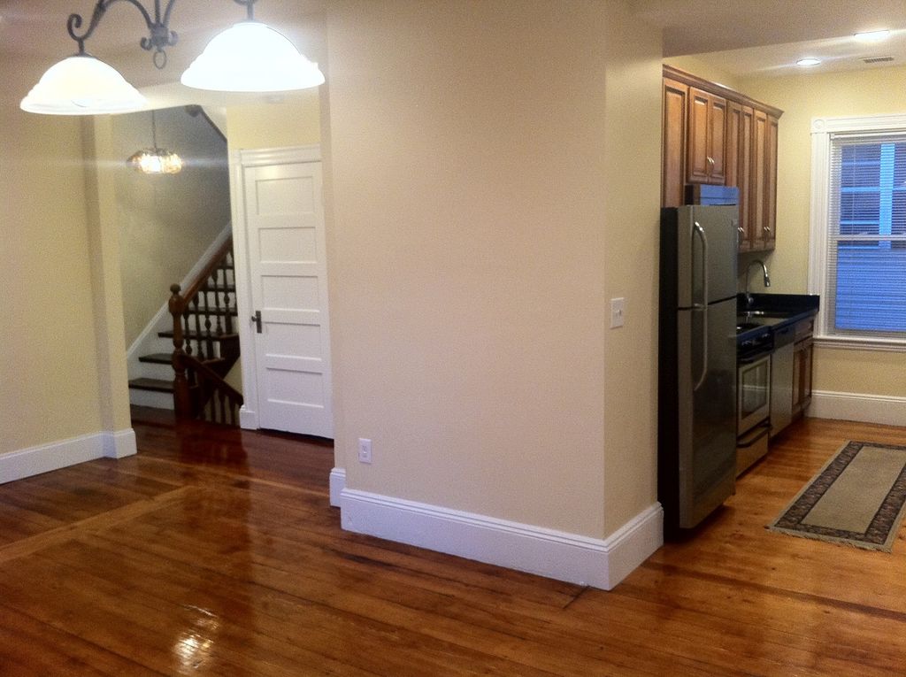 4 bed, 3 bath apartment for rent at 270 Parker Hill Ave Unit 2, Mission Hill — photo 3 of 11