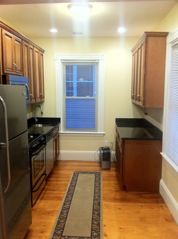 4 bed, 3 bath apartment for rent at 270 Parker Hill Ave Unit 2, Mission Hill — photo 6 of 11