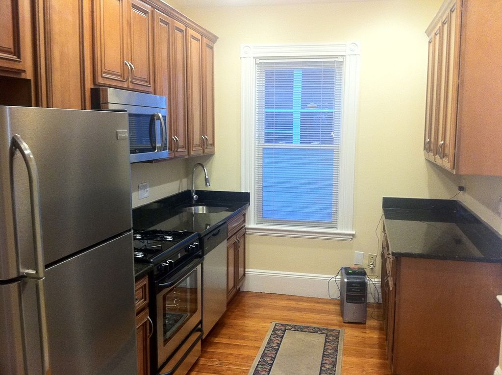 4 bed, 3 bath apartment for rent at 270 Parker Hill Ave Unit 2, Mission Hill