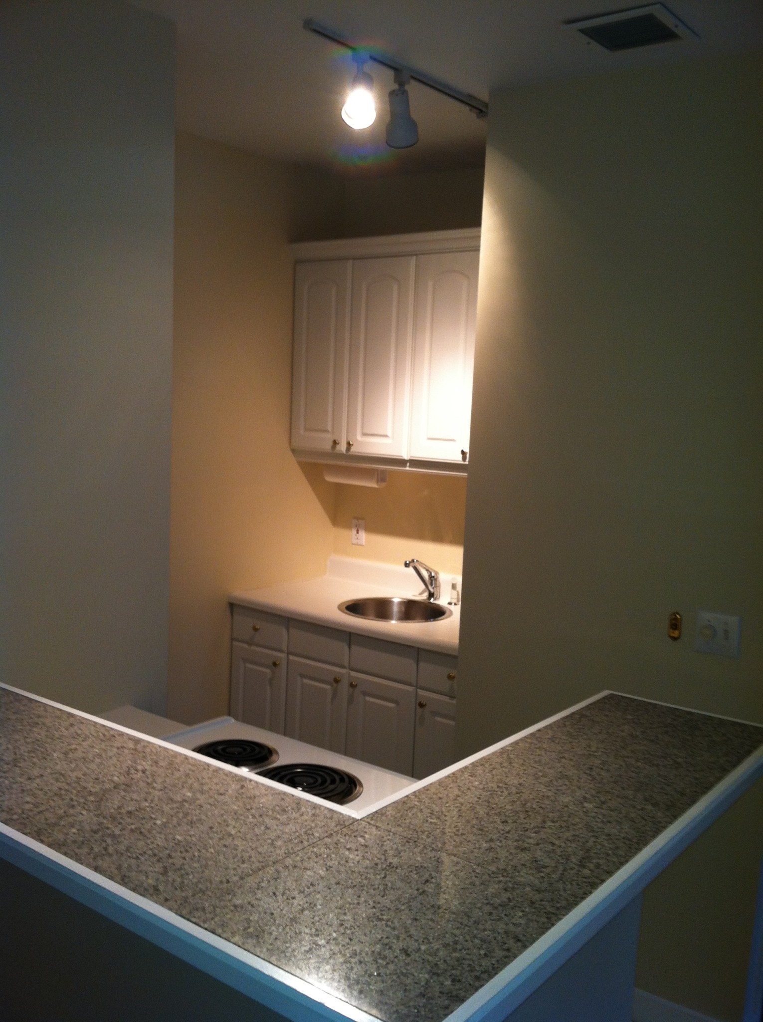 Studio bed, 1 bath apartment for rent at 149 North St Unit 2, North End — photo 3 of 13
