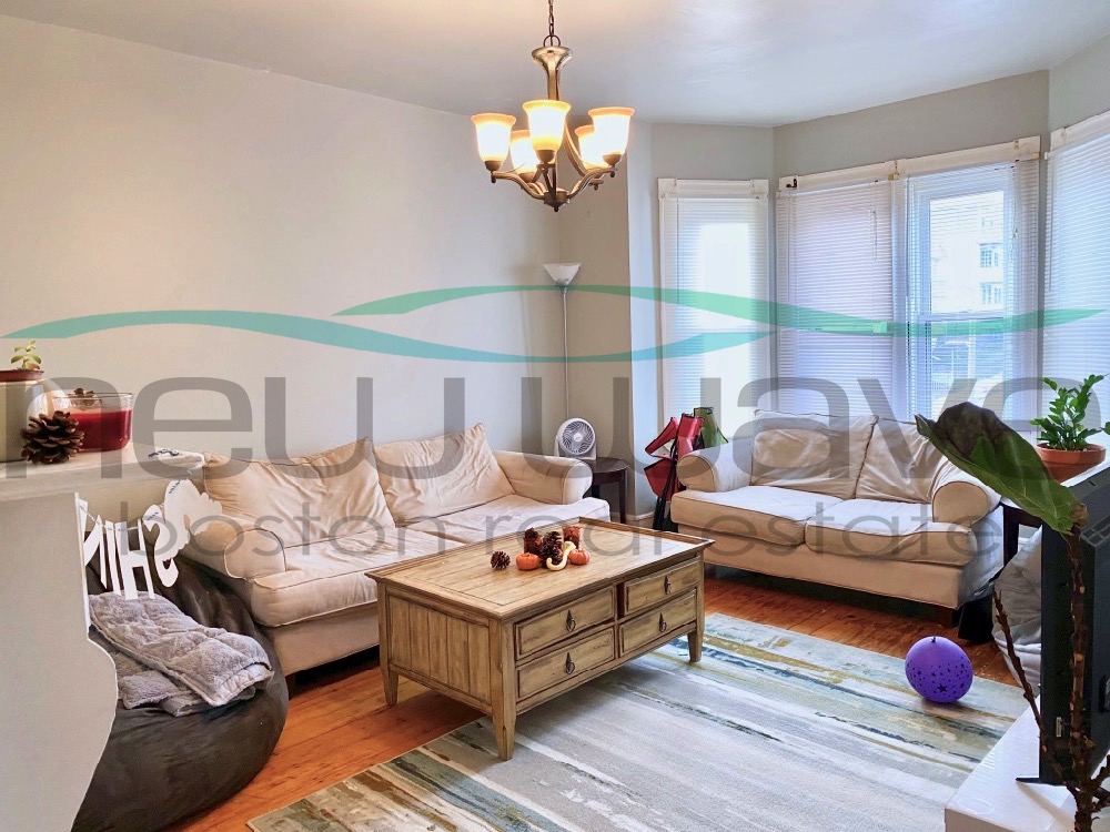4 bed, 1 bath apartment for rent at 814 Parker St Unit 3, Mission Hill — photo 2 of 11