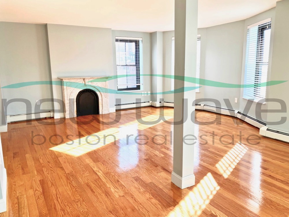 586 Massachusetts Ave, South End